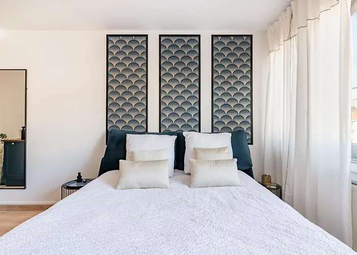 Sarah - Design Studio Lumineux Bergson