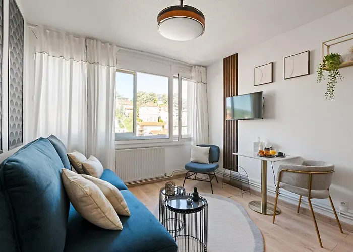 Sarah - Design Studio Lumineux Bergson